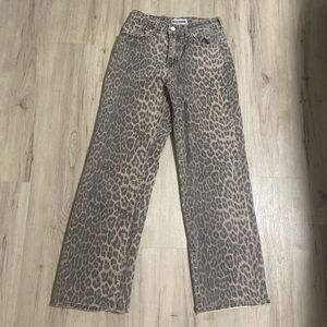 Chic Leopard Print Straight Leg Jeans